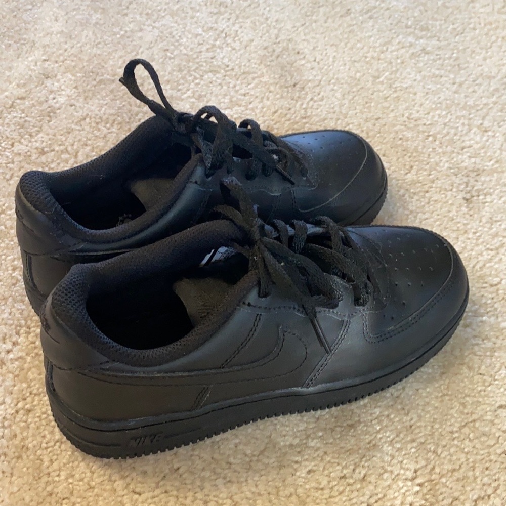 Nike kids black air forces